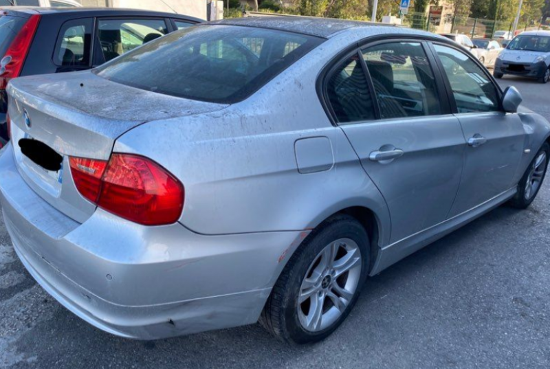 BMW SÉRIE 3 E90 PHASE 2 318d pour pièces à Toulon, Var
