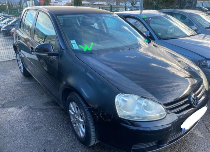 VOLKSWAGEN GOLF 5 pour pièces à Toulon