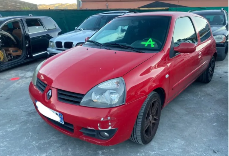 Renault Clio 2 Campus pour pièces à Toulon
